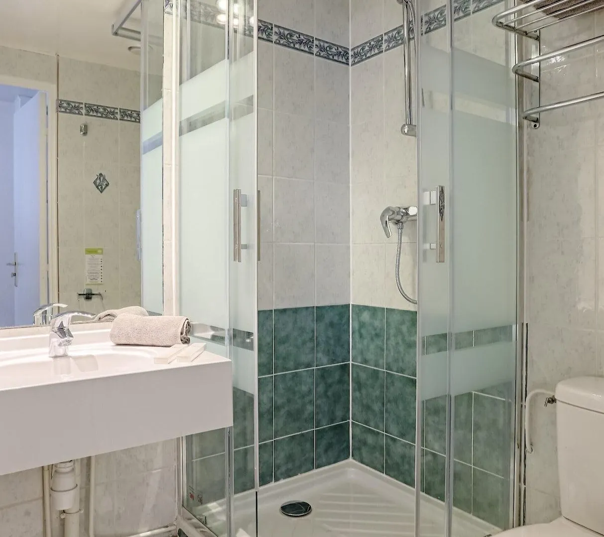 Hotel Le Hameau De Passy Paris